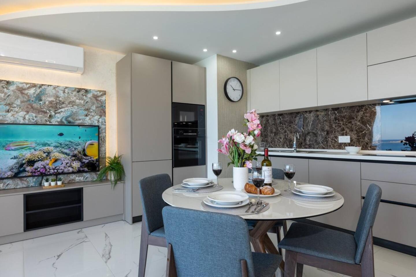 Ivory Suite Seafront With Views!- Fl 15 By Homely St. Paul's Bay Exterior foto